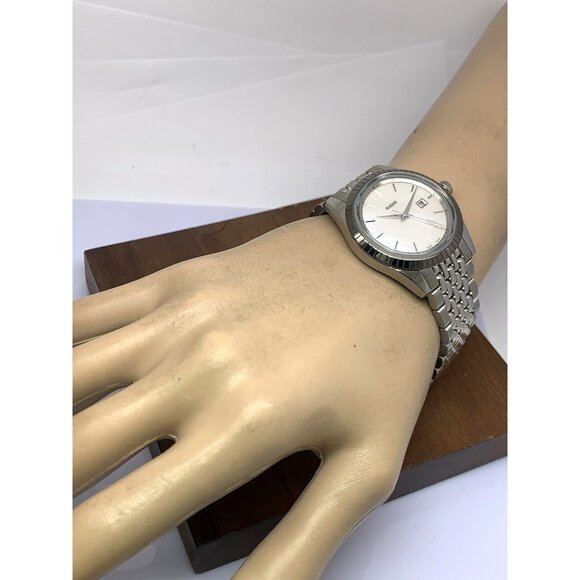 Rado Women\'s Watch R33104918 HyperChrome Swiss Quartz Mother of Pearl Dial 35mm